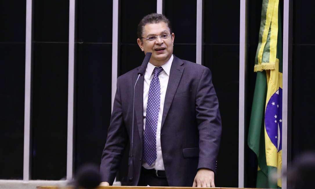 O deputado Sóstenes Cavalcante (DEM - RJ) em discurso na tribuna da Câmara Foto: Najara Araujo / Câmara dos Deputados
