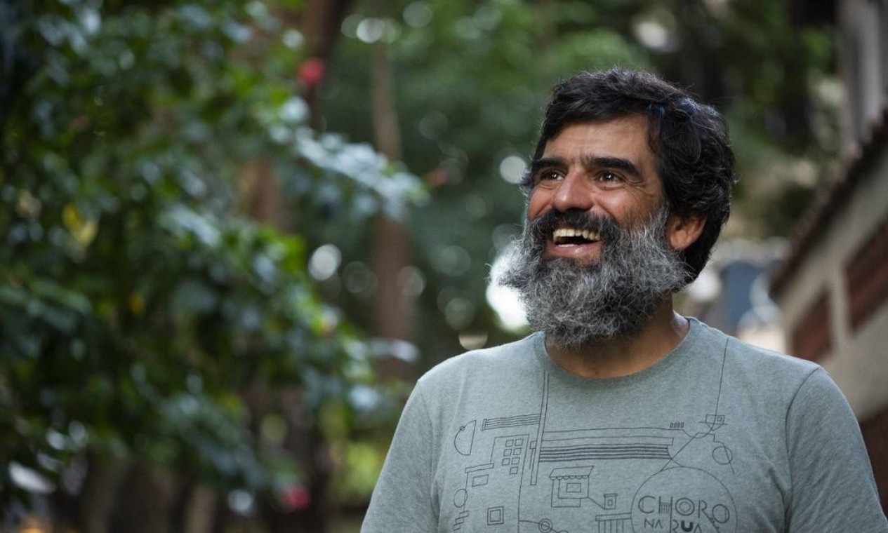 O cantor Pedro Miranda aproveitou os novos tempos para se desprender do conceito de "barba aparada" Foto: Divulgação