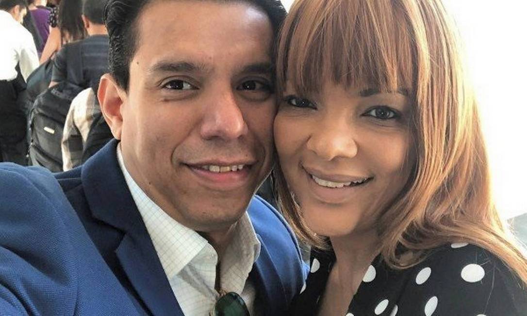 Flordelis ao lado do marido, o pastor Anderson do Carmo, assassinado em 2019 Foto: Reprodução