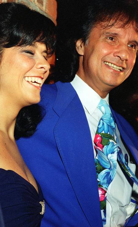 Roberto Carlos e a ex-esposa Maria Rita, com quem foi casado nos anos 90, juntos no show de Luciano Pavarotti Foto: Dadá Cardoso / Agência O Globo - 26/01/1995