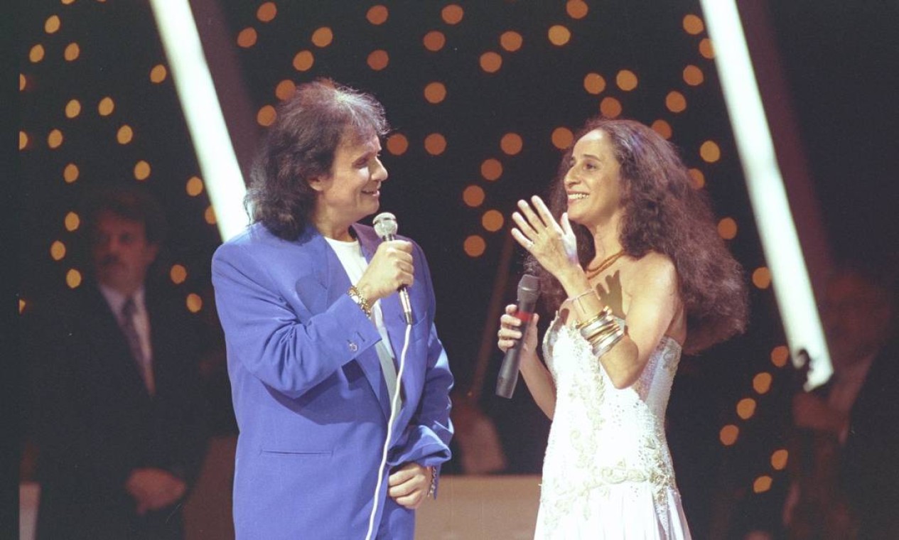 Roberto Carlos canta Maria Bethânia e em especial de fim de ano da TV Globo Foto: Marcos Issa / Agência O Globo - 11/12/1993