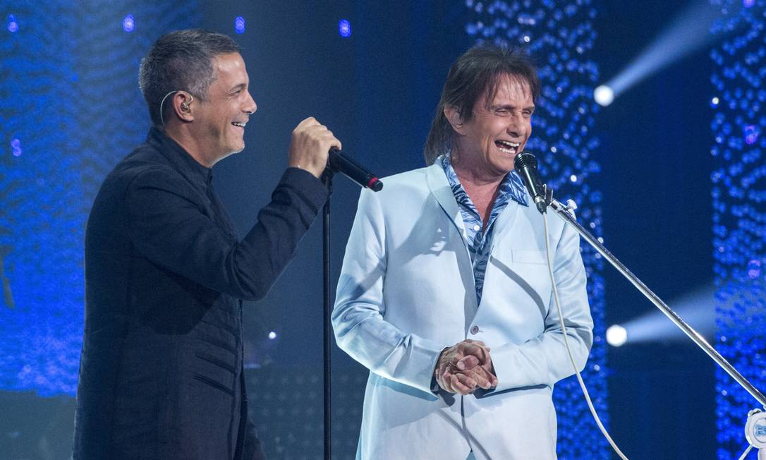 Roberto Carlos dividiu palco com o cantor espanhol Alejandro Sanz, no especial de 2018 Foto: Estevam Avellar