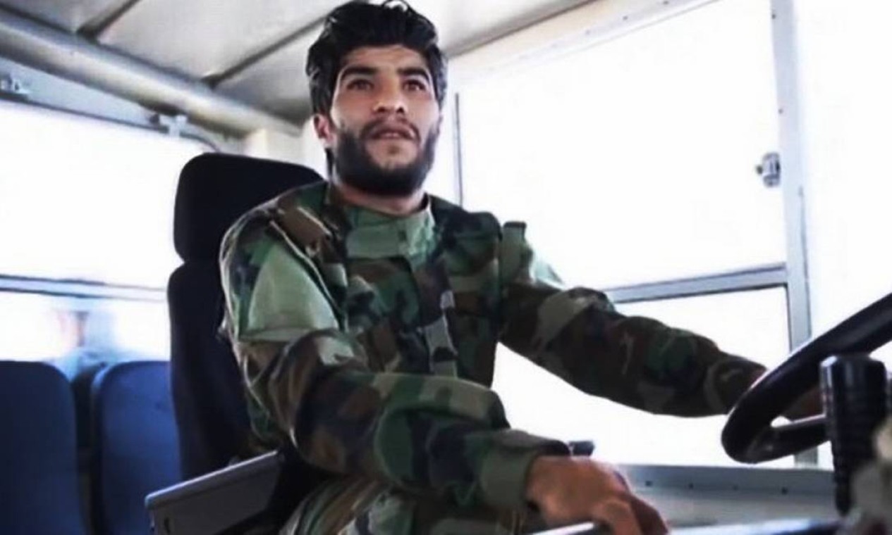 Líbia solta um dos traficantes de humanos mais procurados do mundo Época