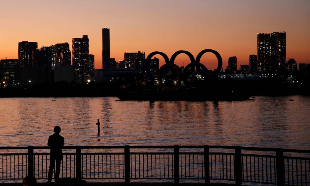 Vista dos anéis olímpicos em Tóquio Foto: KIM KYUNG-HOON / REUTERS