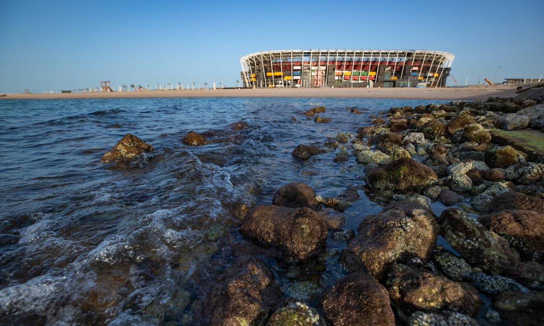 Construído à beira-mar, estádio foi feito com mais de 900 containers  Foto: Divulgação