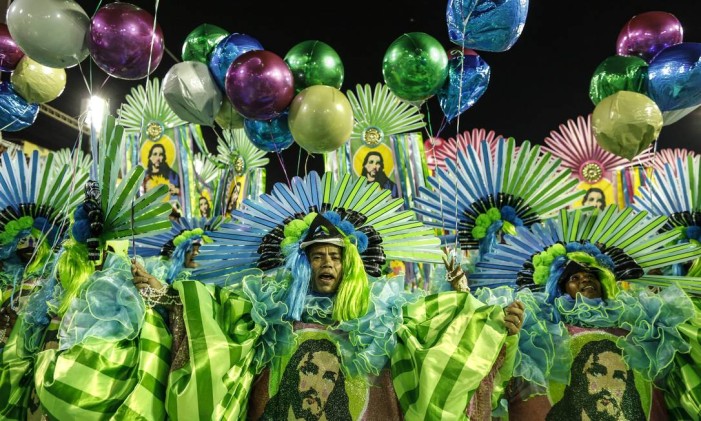 Desfile da Mangueira em 2020 Foto: Guito Moreto / Agência O Globo