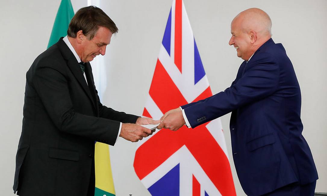 O presidente Jair Bolsonaro recebe o embaixador do Reino Unido, Peter Wilson, no Palácio do Planalto Foto: Alan Santos/Presidência/22-02-2021