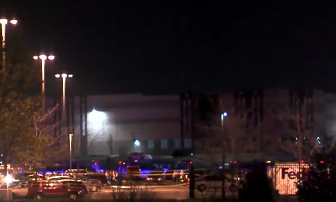 Captura de tela da cena do ataque que deixou oito mortos em Indianápolis, nos EUA Foto: Reprodução / YouTube