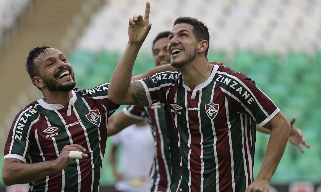 Nino subiu e fez de cabeça o gol da vitória do Fluminense Foto: Andre Fabiano/Zimel Press / Agência O Globo