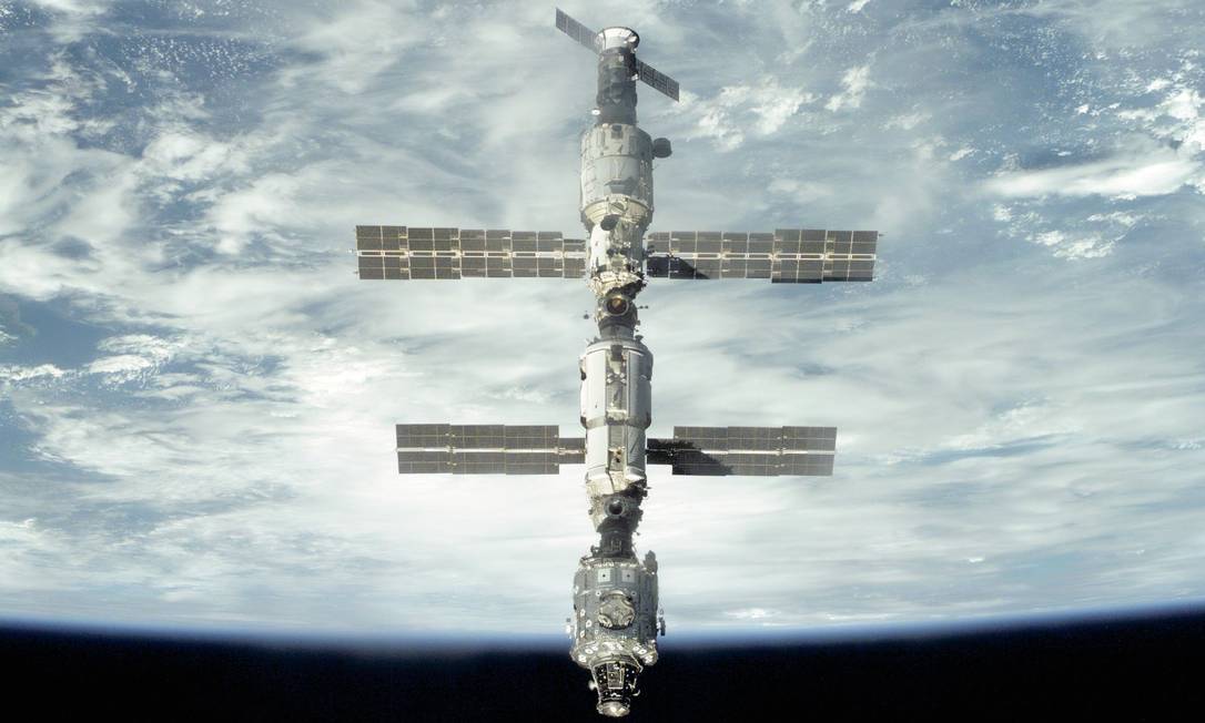 Estação Espacial Internacional (ISS), vista após seu desacoplamento com o ônibus espacial Atlantis em 18 de setembro de 2000 Foto: Reuters/NASA