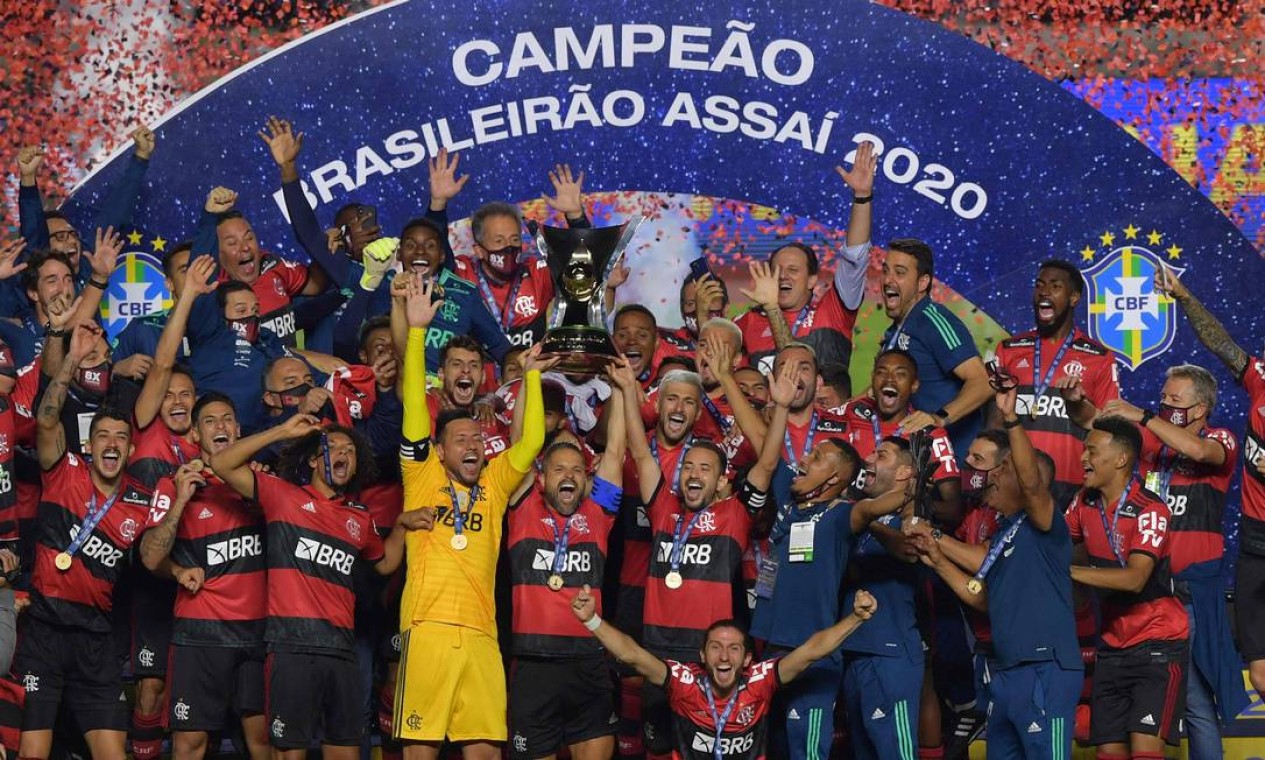 BRASILEIRO - Flamengo conquistou o segundo título consecutivo do Campeonato Brasileiro na edição de 2020, que terminou em 2021 devido à pandemia Foto: Nelson Almeida / AFP - 26/02/2021