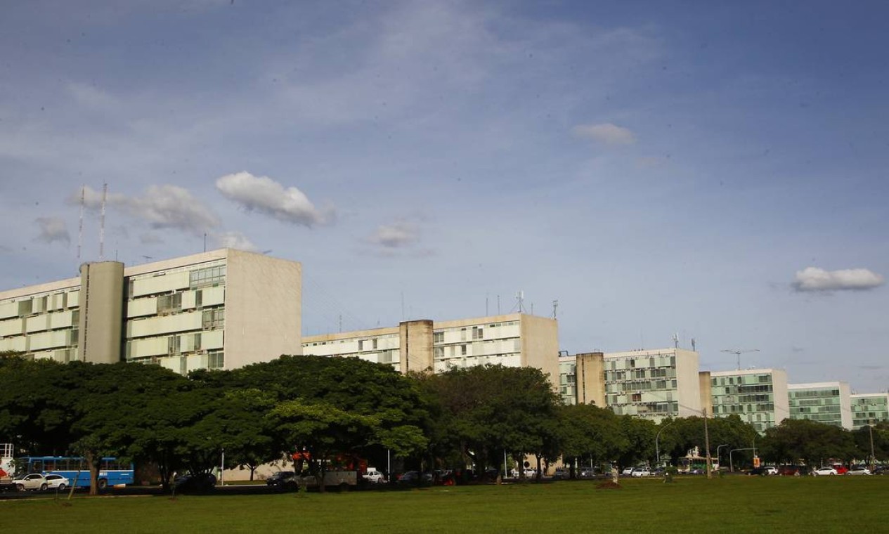 Prédios projetados por Oscar Niemeyer em Brasília Foto: Jorge William / Agência O Globo
