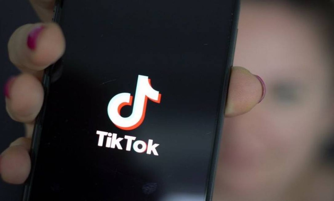 Tiktok: usuários usam brecha para postar videos de pornografia e violência  - Época