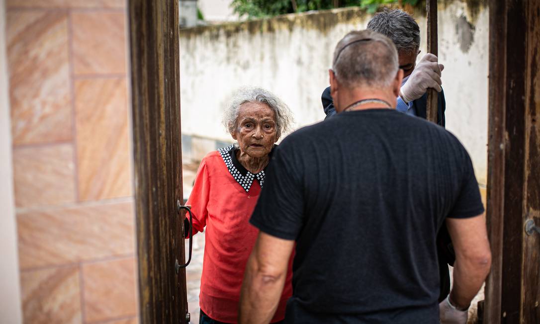 Therezinha da Silva Moraes foi presa após uma idosa que vivia em sua casa ser resgatada pela polícia Foto: Hermes de Paula / Agência O Globo