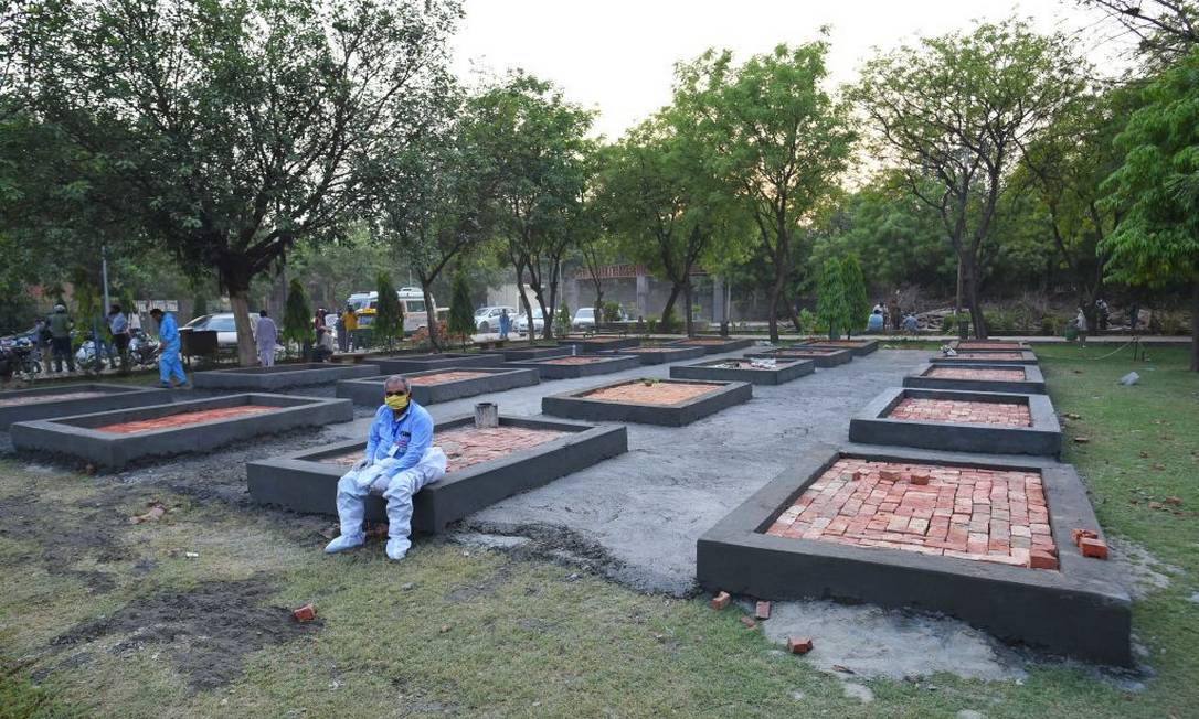 Estrutura improvisada foi construída em praça ao lado do crematório Sarai Kale Khan, em Nova Delhi, na Índia Foto: Hindustan Times / Hindustan Times via Getty Images