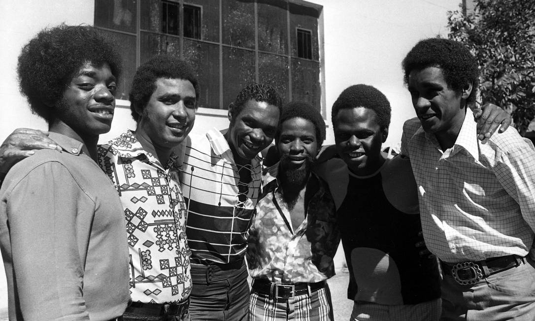 Índio da Cuíca (à esq.) com o grupo Brasil Ritmo, em 1972 Foto: José Santos / Agência O Globo