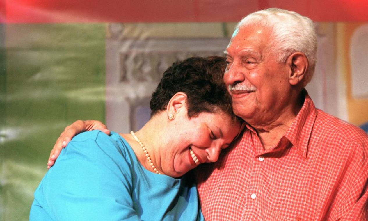 Nana e o pai Dorival Caymmi Foto: Ana Branco / Agência O Globo - 08/12/2000