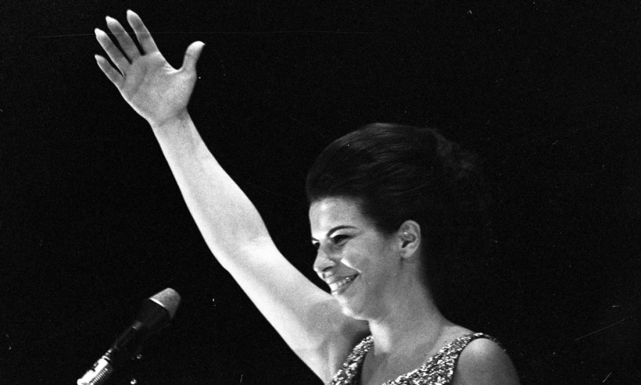 Nana Caymmi no Primeiro Festival da Canção Foto: Arquivo / Agência O Globo - 31/10/1966