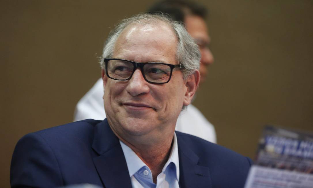 Ciro Gomes participa de congresso de sindicatos e defende uni o