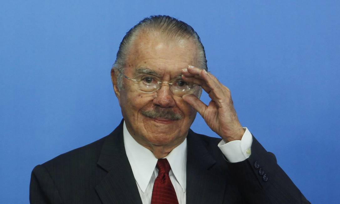 O ex-presidente José Sarney vem sendo procurado pelo governo e pelo PT Foto: Givaldo Barbosa / Agência O Globo/24-5-2016