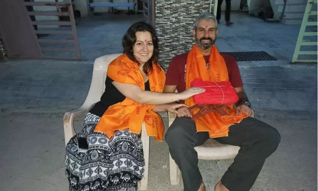 A administradora Vanessa Argenton está na Índia há três anos para um tratamento médico e conheceu o marido, também brasileiro, no país Foto: Arquivo pessoal