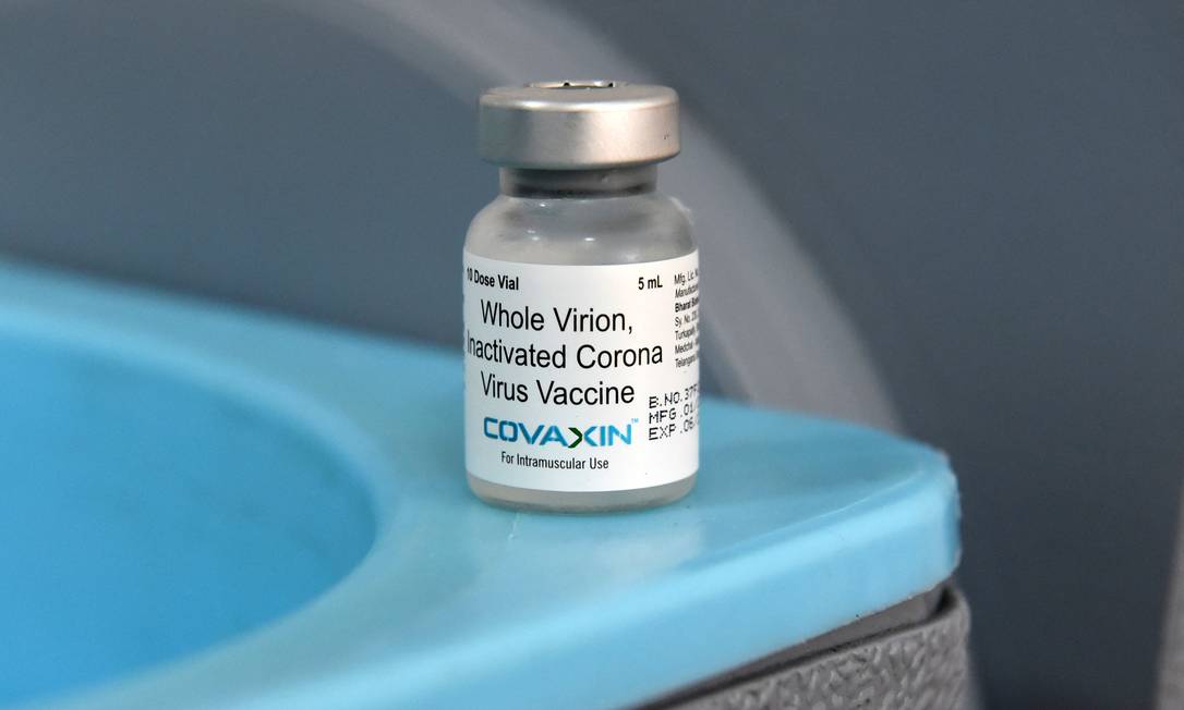 Frasco da vacina indiana Covaxin contra a Covid-19 Foto: NORBERTO DUARTE / AFP
