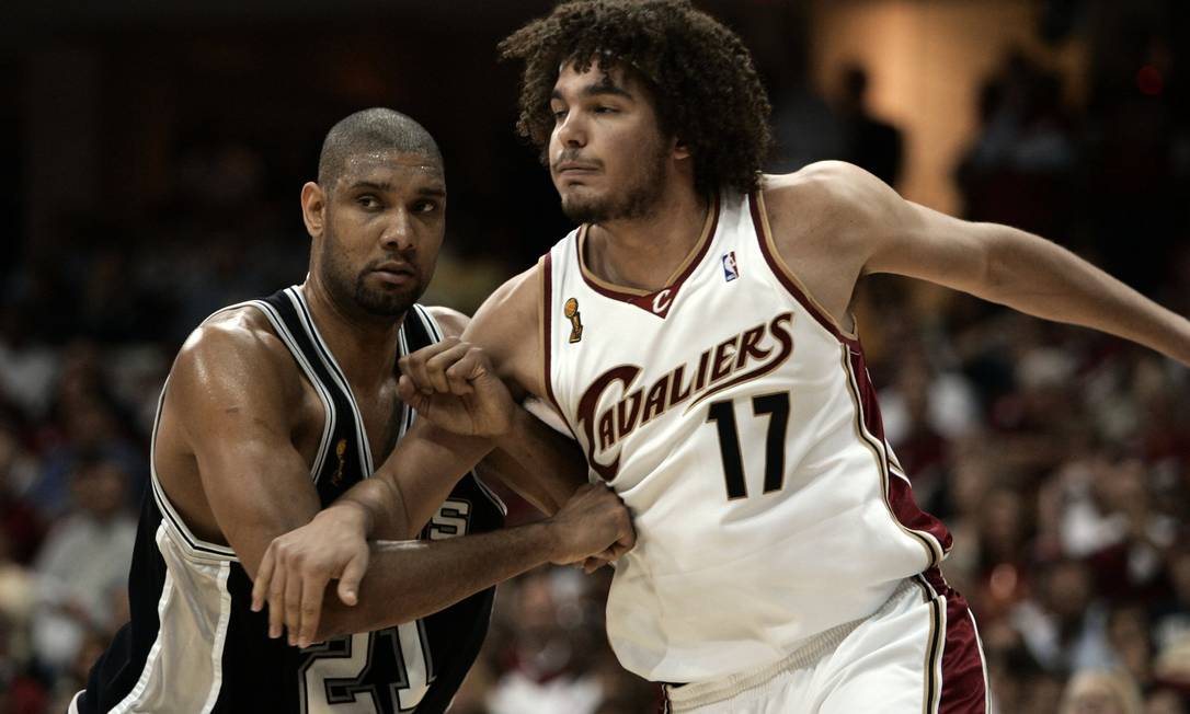 RJ - BASQUETE/NBA/COLETIVA - ESPORTES - O jogador brasileiro Anderson  Varejão, ala/pivô do Cleveland Cavaliers, durante coletiva de imprensa  organizada pela NBA antes do jogo entre Miami Heat e Cleveland Cavaliers,  válido