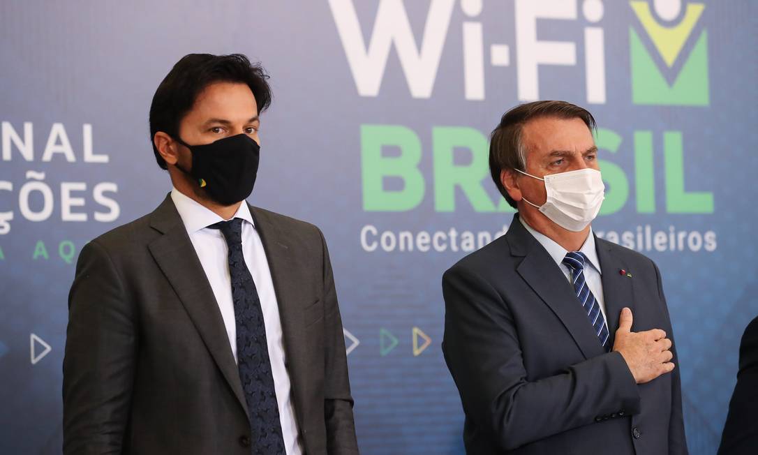 O presidente Jair Bolsonaro e o ministro das Comunicações, Fábio Faria, participam de evento no Palácio do Planalto Foto: Marcos Corrêa/Presidência