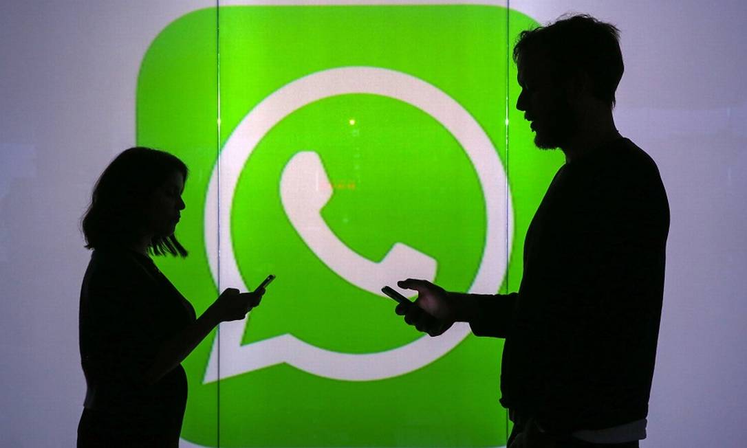 WhatsApp: transferência de dinheiro no app por enquanto é só para pessoas físicas Foto: Chris Ratcliffe / Agência O Globo