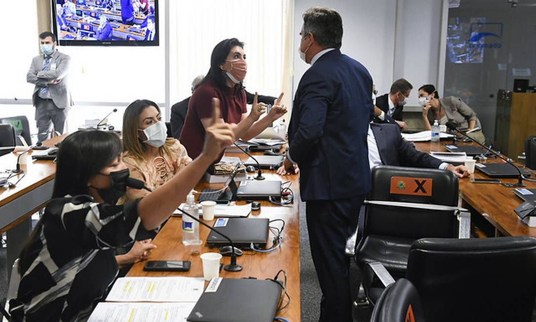 Governistas questionam prioridade da bancada feminina e geram bate-boca na CPI Foto: Jefferson Rudy/Agência Senado - 05/05/2021