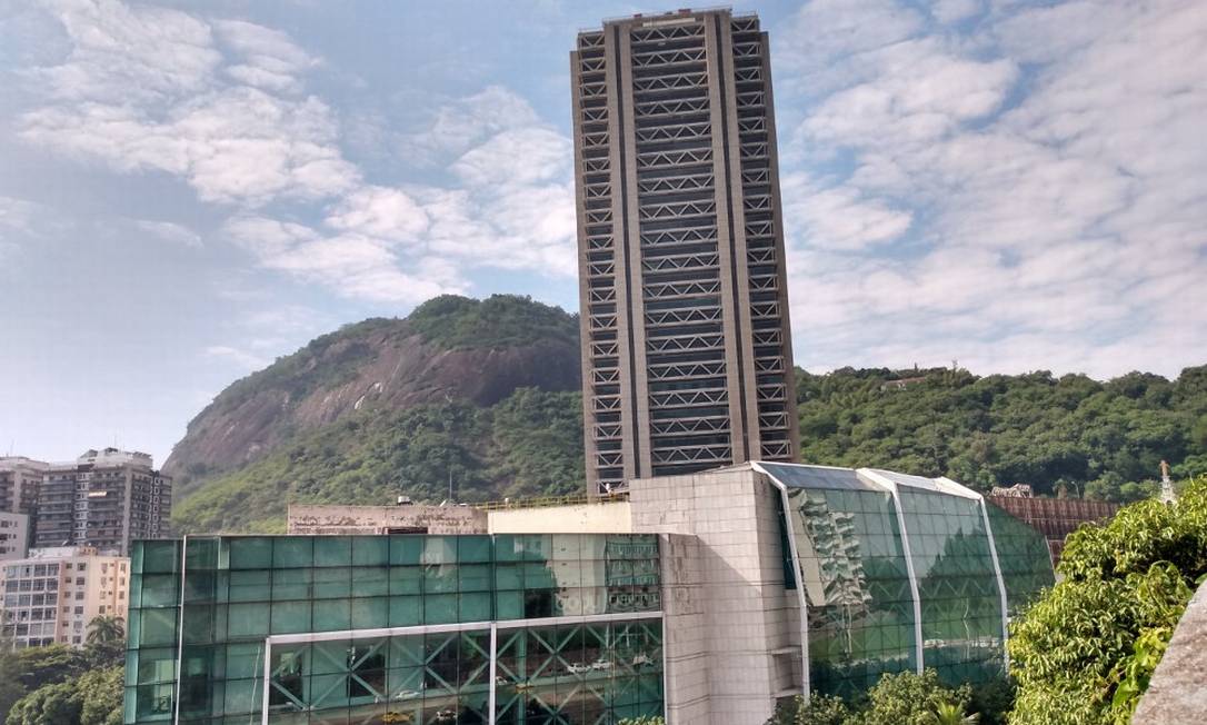 Torre do RioSul é um dos maiores centros empresariais do Brasil, com 167 metros de altura e 44 pavimentos Foto: Banco de Imagens