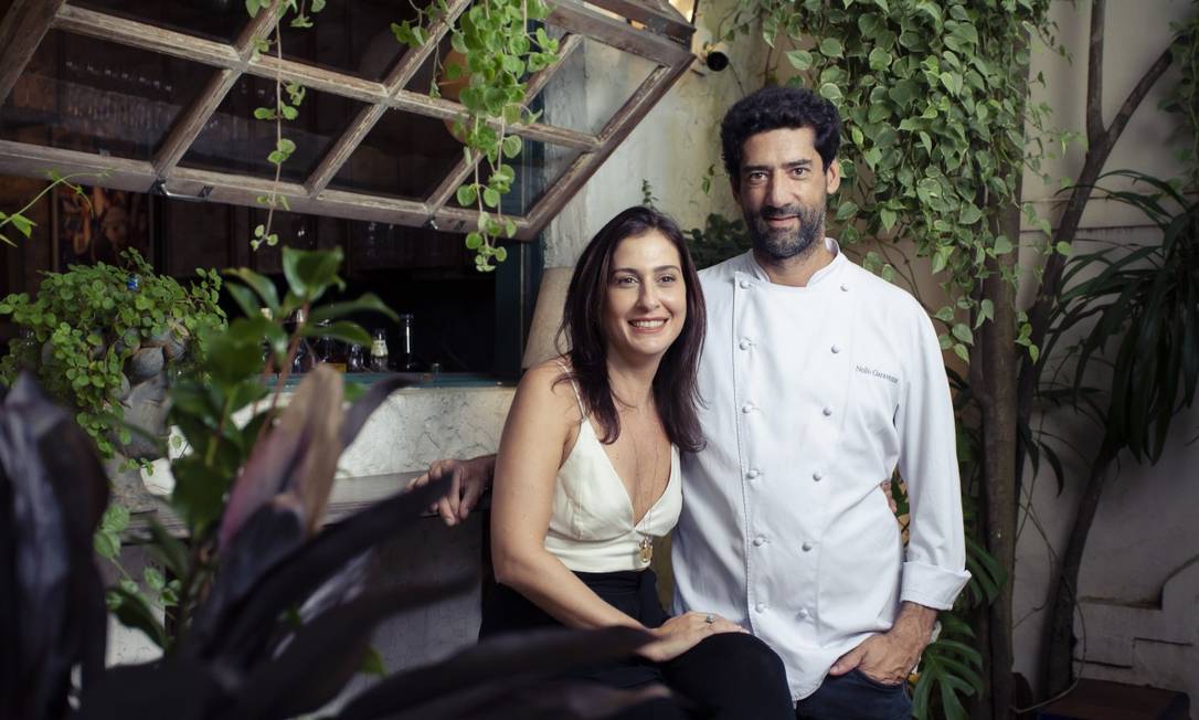O casal Lara Atamian e Nello Garaventa no Grado: foco na cozinha de sabor e no ambiente acolhedor Foto: Leo Martins / Agência O Globo