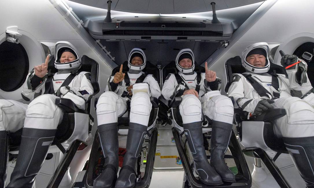Astronautas da SpaceX retornam à Terra após 167 dias no espaço Foto: BILL INGALLS/NASA / Via AFP