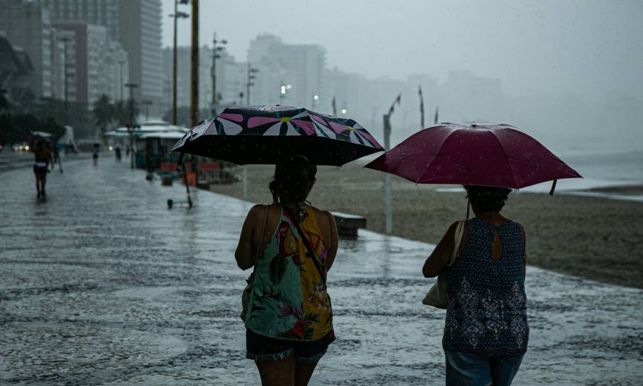 Frente fria derruba temperatura e provoca chuva intensa nesta sexta-feira Foto: Hermes de Paula / Agência O Globo