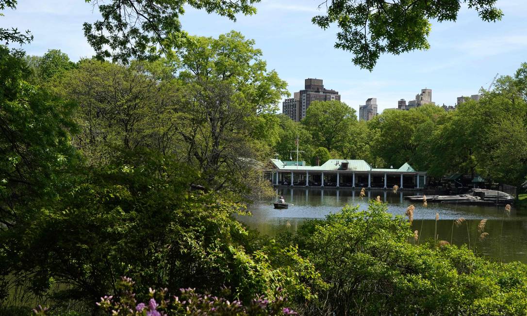 Central Park, em Nova York, durante a primavera. O local é um oásia de tranquilidade no ambiente urbano da cidade e um dos pontos turísticos mais visitados da Big Apple Foto: TIMOTHY A. CLARY / AFP