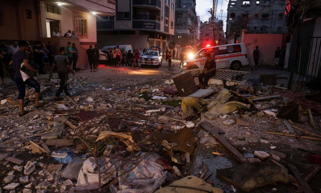 Prédio alvo do bombardeio israelense na Cidade de Gaza Foto: MOHAMMED ABED / AFP