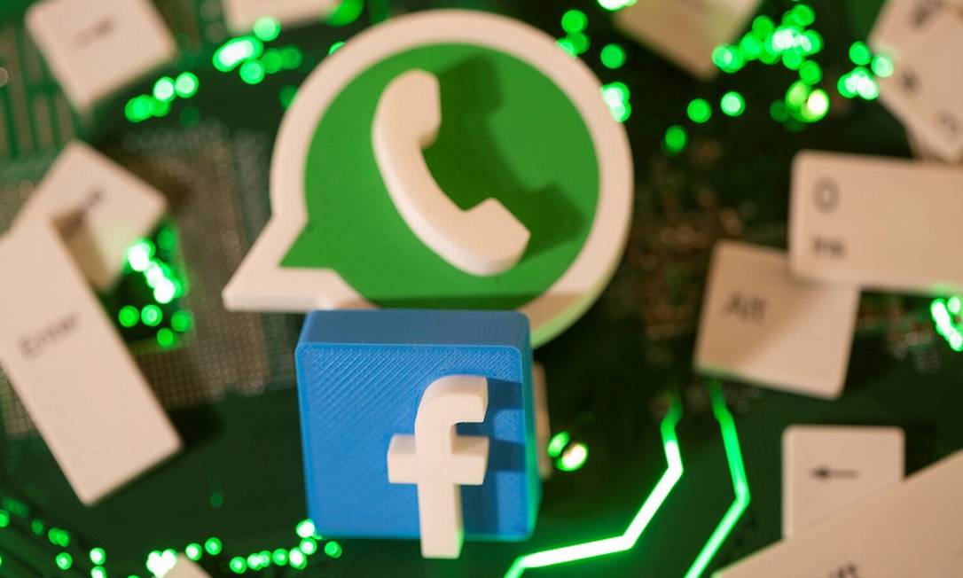 Facebook e WhatsApp vão se concentrar mais nas interações de usuários com empresas em ambos os aplicativos Foto: Dado Ruvic / REUTERS