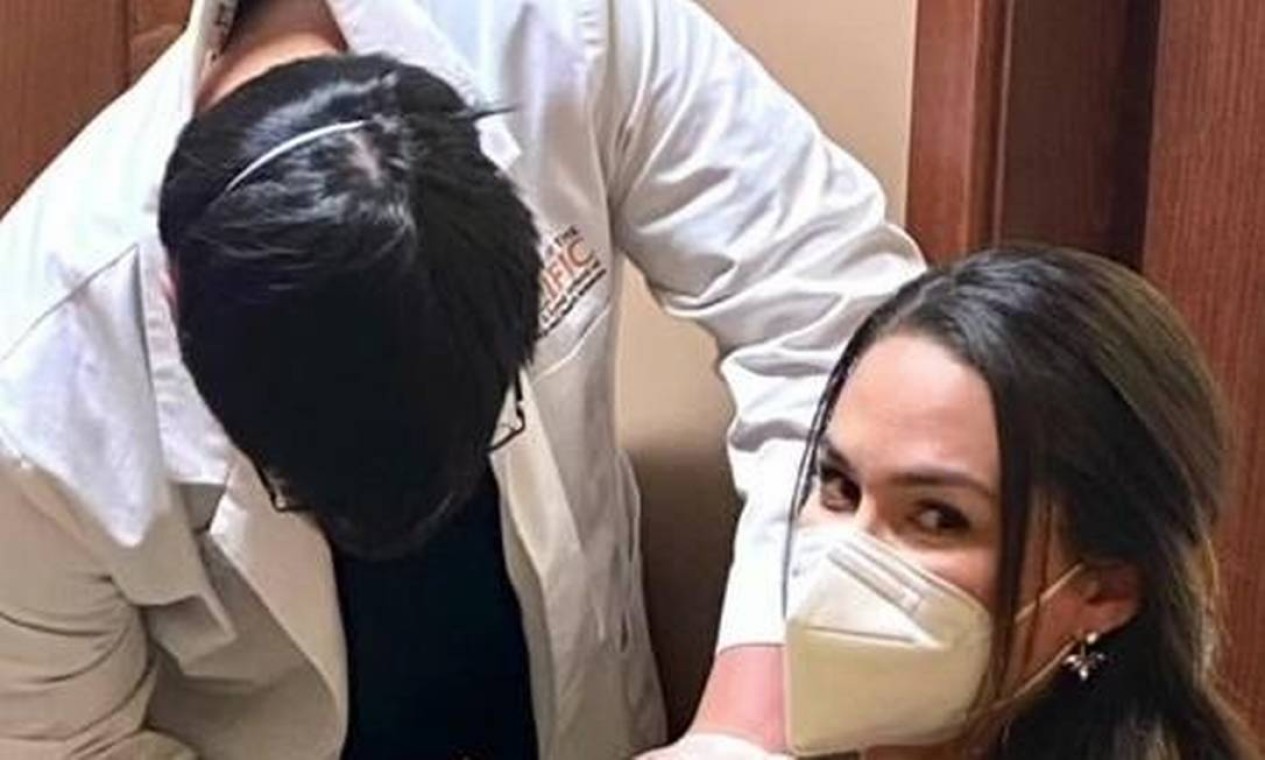 Fernanda Machado, atriz, tomou o imunizante na Califórnia. Ela tem 40 anos. Foto: Reprodução do Instagram