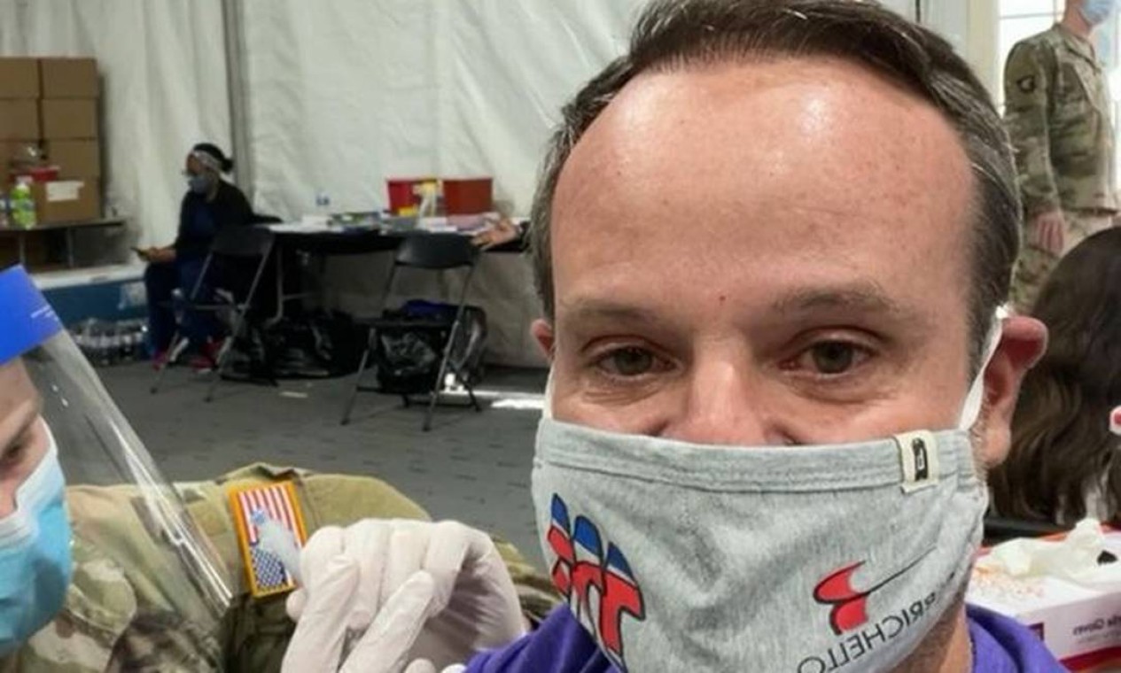 O automobilista Rubens Barrichello, 48, tem casa em Orlando, na Flórida, e foi vacinado lá. Foto: Reprodução do Instagram