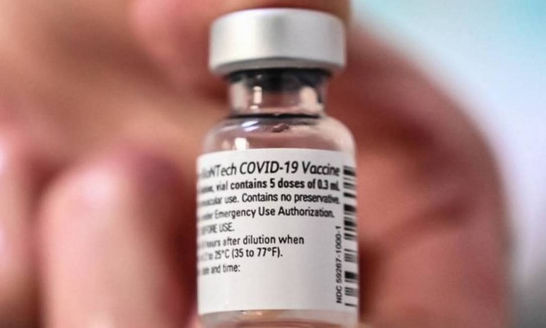 Frasco da vacina Pfizer-BioNTech Foto: BERTRAND GUAY/AFP