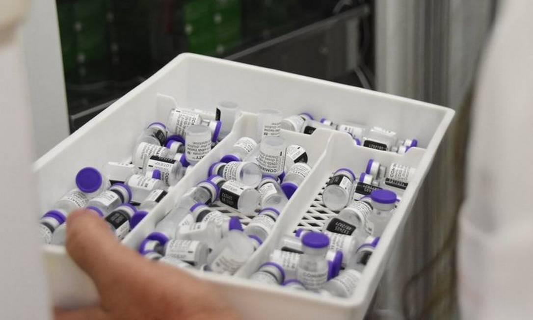 Doses da vacina da Pfizer; empresa afirmou que governo federal rejeitou compra de 70 milhões de doses no ano passado Foto: TONY WISTON/MS