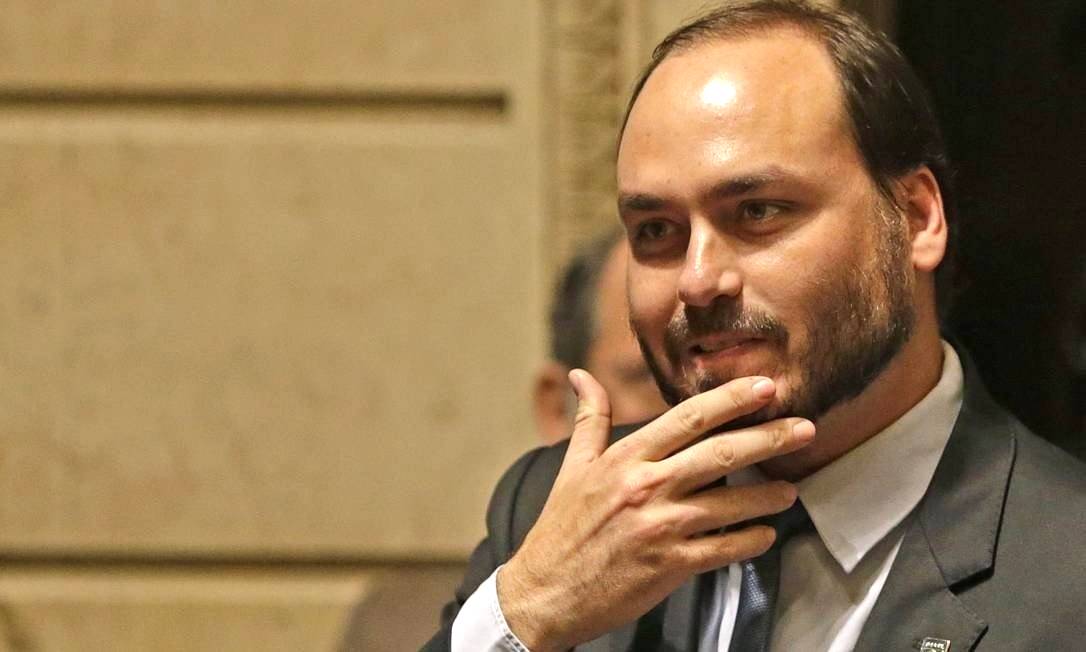 Carlos Bolsonaro recebia R$ 4,5 mil na C&acirc;mara quando comprou im&oacute;vel de  R$150 mil em esp&eacute;cie - Jornal O Globo