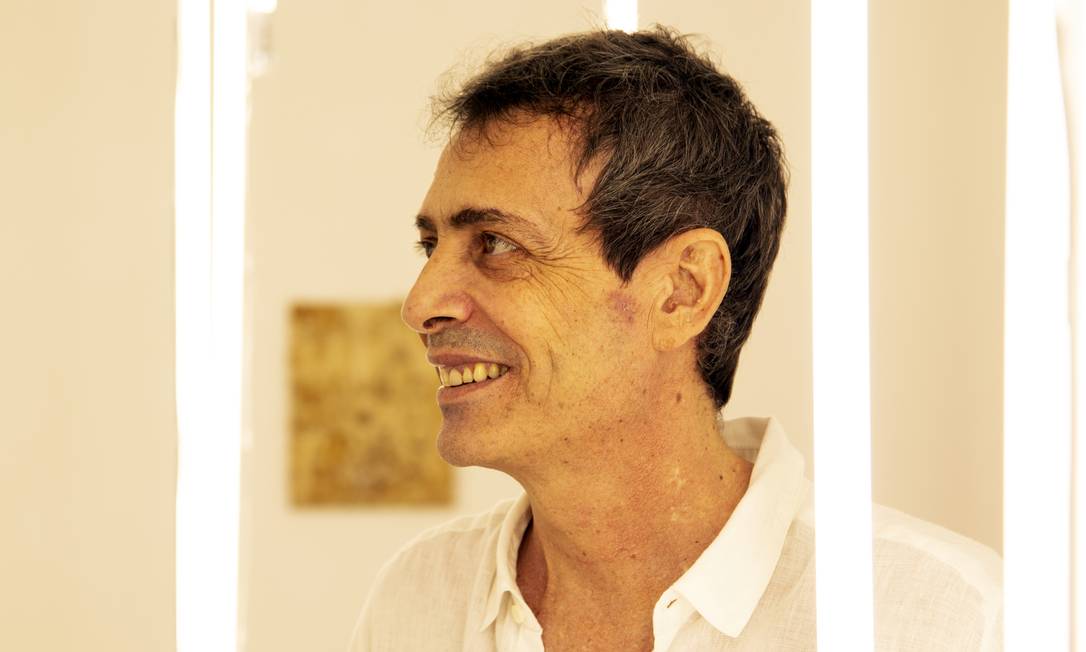 O artista plástico Carlito Carvalhosa Foto: Marcos Ramos / O Globo