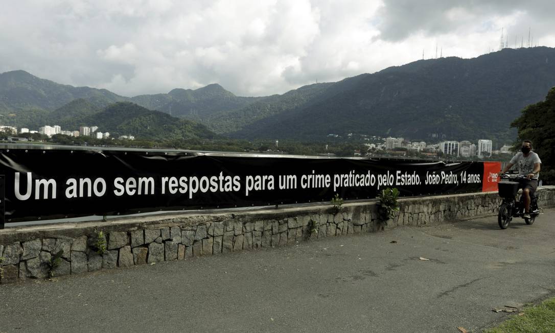 Um ano da morte de João Pedro, de 14 anos, é lembrado em protesto da ONG Rio de Paz, na Lagoa Foto: Gabriel de Paiva / Agência O Globo