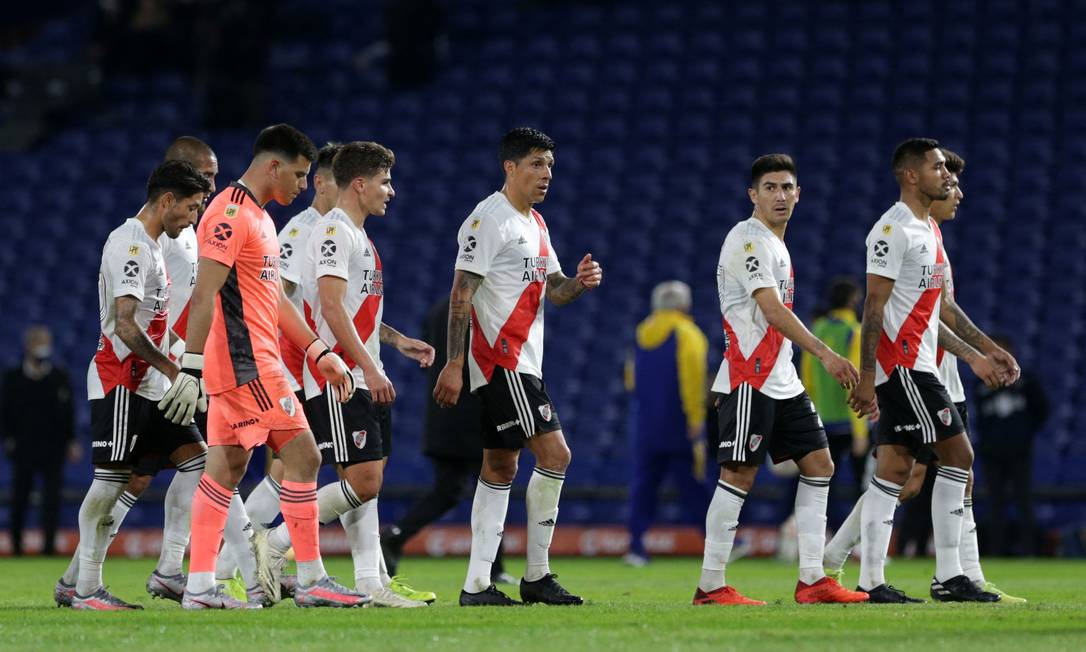 Jogadores do River Plate no duelo contra o Boca Jrs, no fim de semana, o último antes do surto de Covid Foto: DANIEL JAYO/AFP