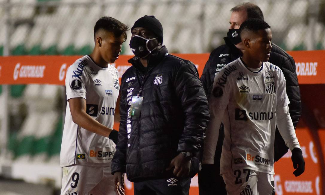 Santos não depende mais de si para avançar na Libertadores Foto: JAVIER MAMANI / AFP