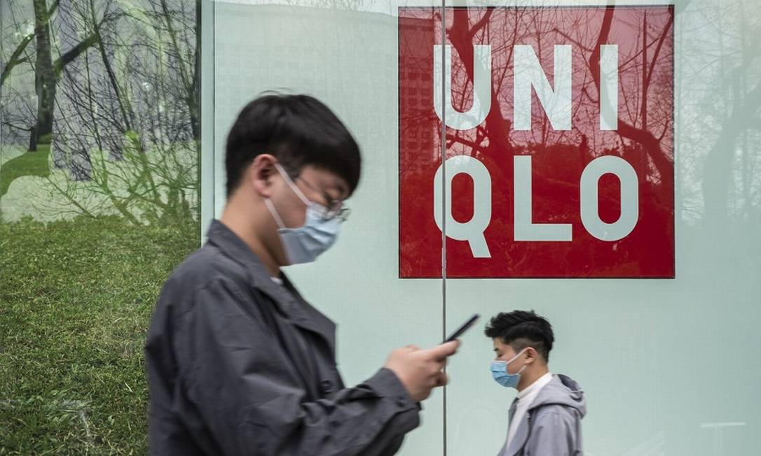 Anúncio da Uniqlo em Xangai: controvérsia com EUA Foto: Qilai Shen / Bloomberg