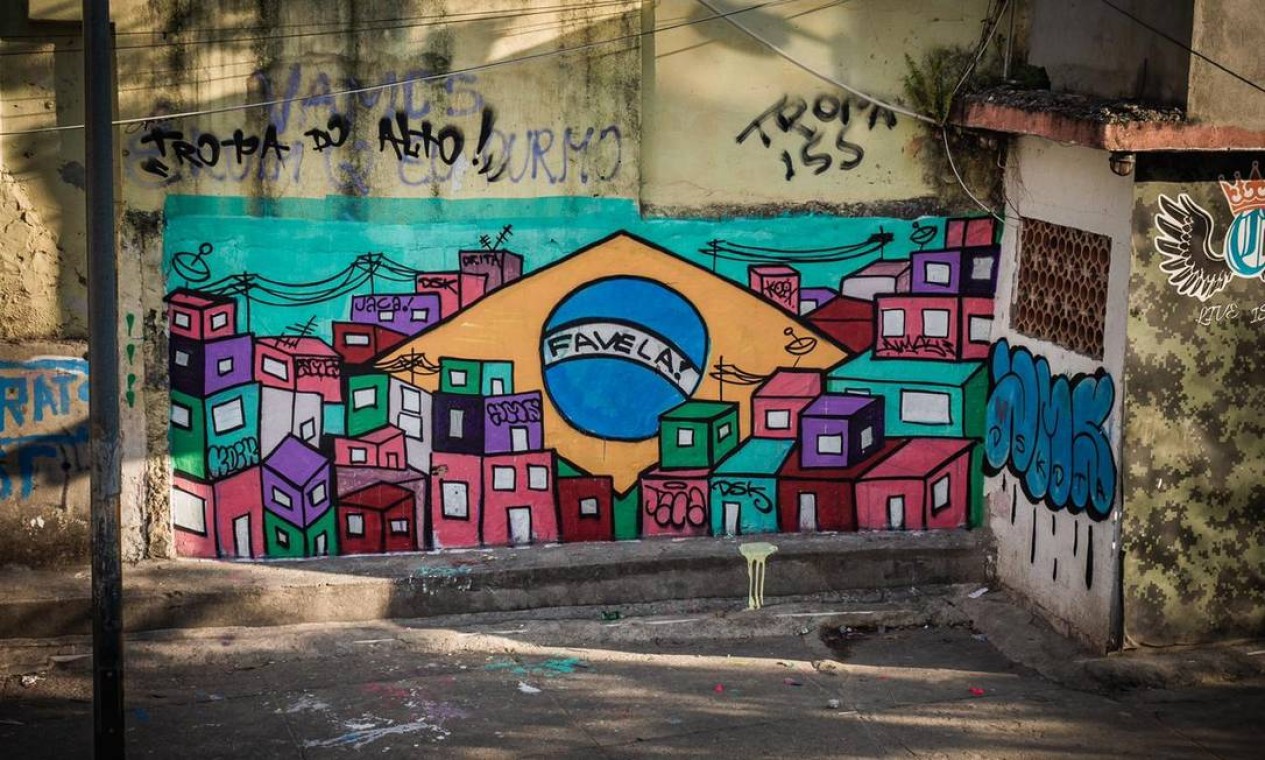 Mural pintado no Jacarezinho após mortes em operação policial Foto: Lenon Felício / LabJaca