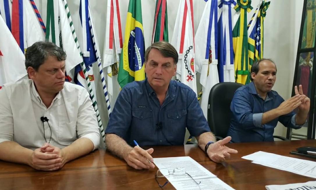 Bolsonaro diz que voltou a tomar cloroquina e não consultou médico Foto: Reprodução