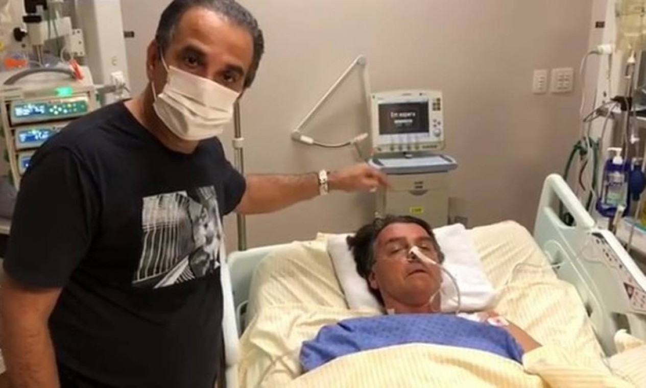 Malafaia durante live ao lado de Bolsonaro, ainda internado no hospital, após ataque que o líder religioso chamou de “facada santa” Foto: Reprodução